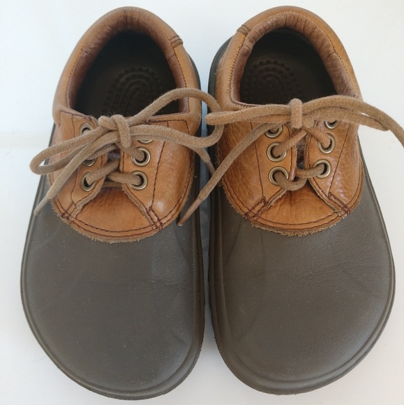 crocs leather lace up